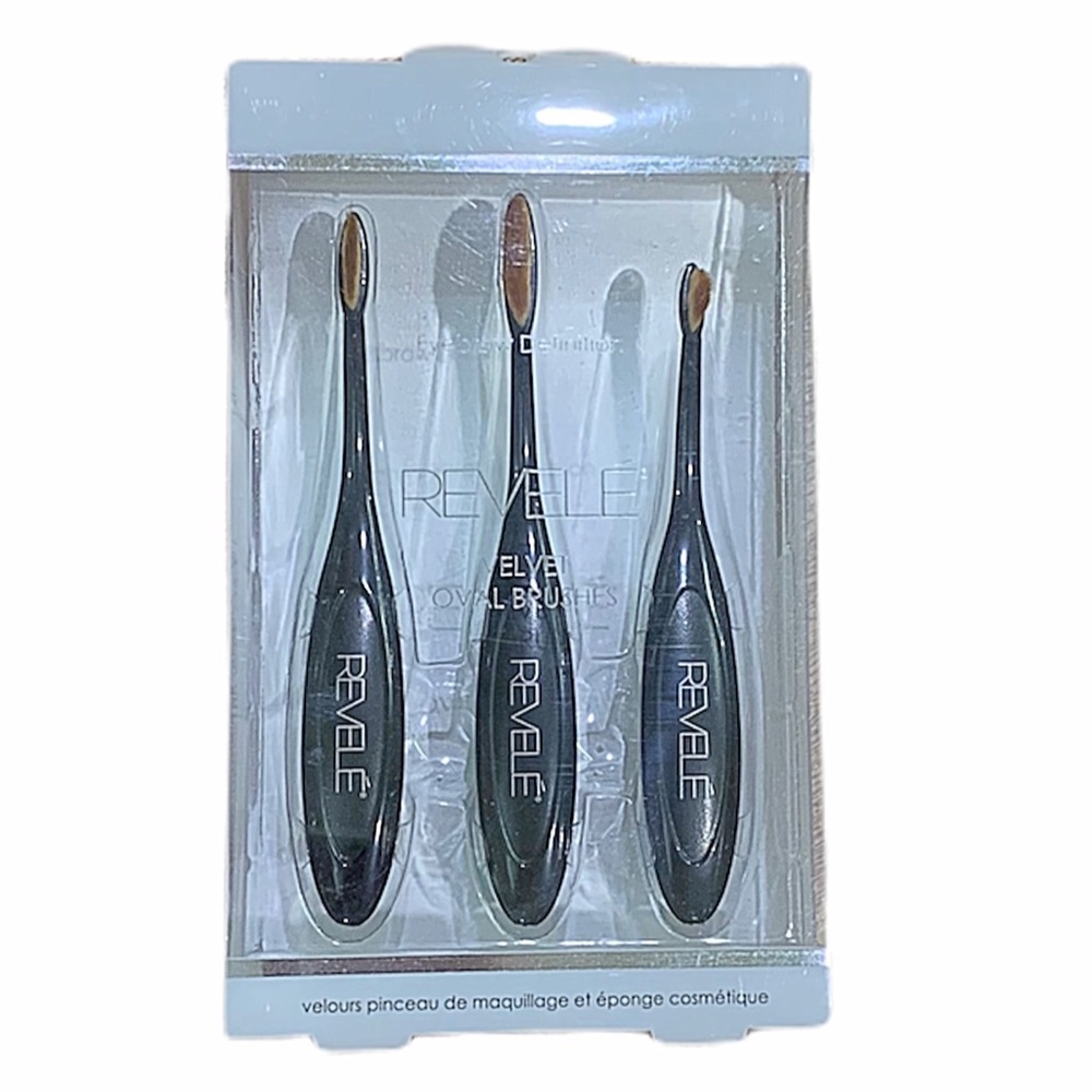 Flash Sale Brushes Oval Brushes Set of Three Makeup Brushes by REVELE NEW IN BOX